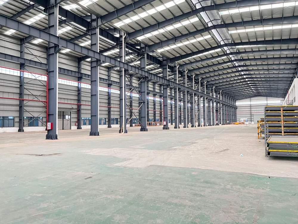 16米高廠(chǎng)房照明優(yōu)化：專(zhuān)業(yè)配置實(shí)現(xiàn)高效與安全